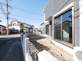 【庭】 | 中央市中楯 平成24年築中古戸建 内装一新 南西角地 | 日当りの良いお庭です。