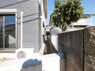 【周辺】 | 中央市中楯 平成24年築中古戸建 内装一新 南西角地 | 敷地東側境界