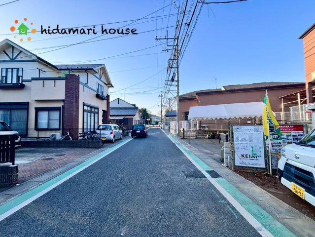 見沼区東大宮54期　新築戸建　01の前面道路含む現地写真