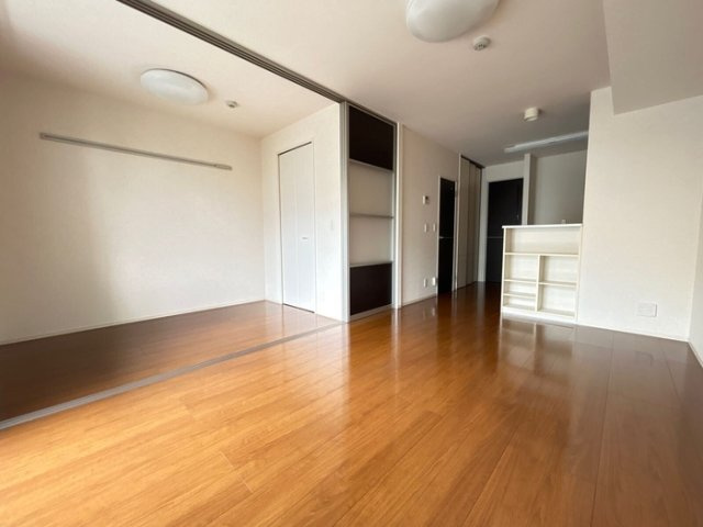 アミティエ（ﾖﾈﾔﾏﾁｮｳ）の居間・リビング