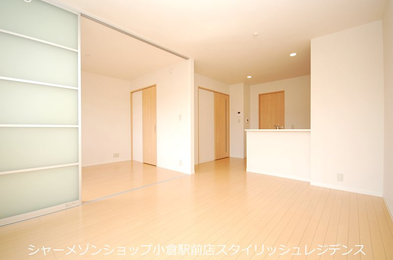 クラヴィエ三萩野Bの居間・リビング