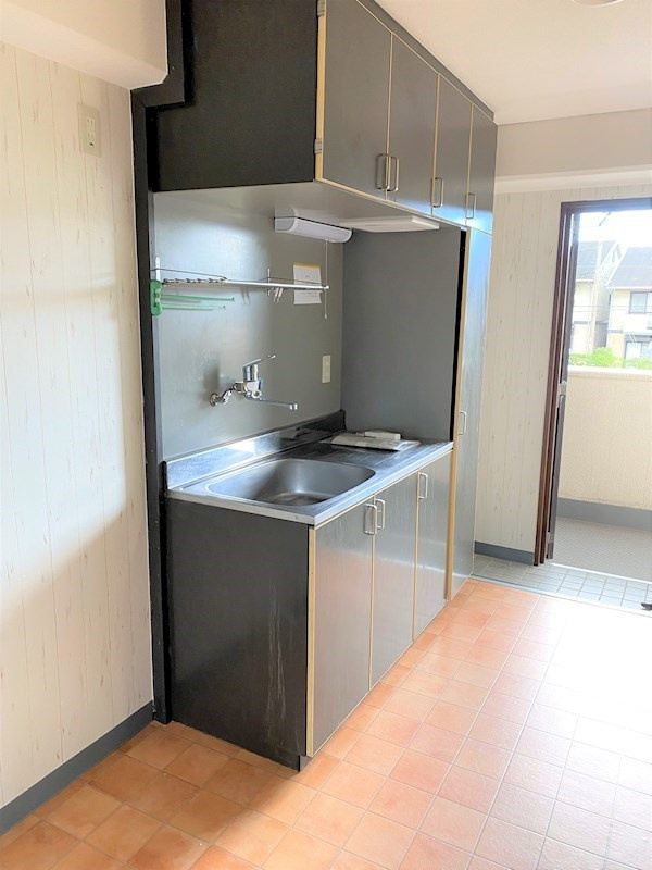 グッタープラッツ緑ヶ丘２番館のその他|キッチン横には冷蔵庫スペース☆