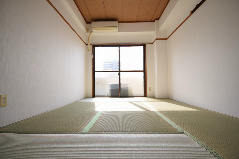 オリエンタル香春口の寝室|和室6帖・エアコン付き