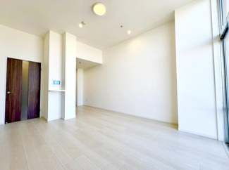 【居間・リビング】 | ビュータワー八王子 | キッチンからも洗面室へ行く事が可能なので家事もしやすいです