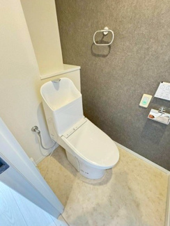 【トイレ】 | ビュータワー八王子 | 手入れのしやすいトイレ！アクセントクロスもお洒落な印象