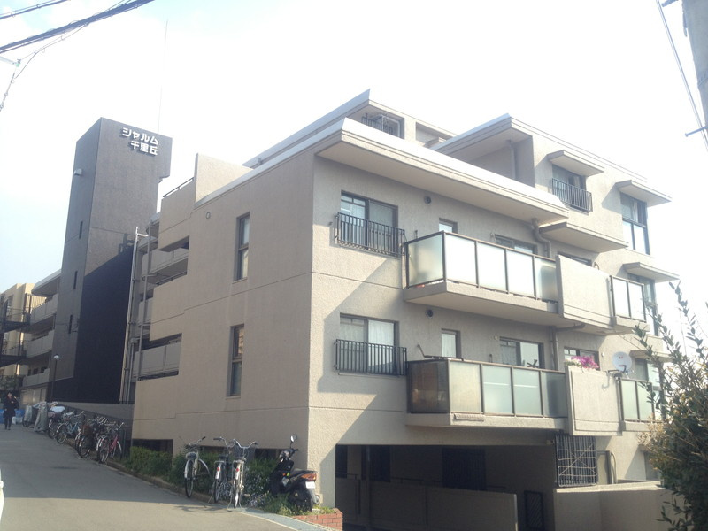 シャルム千里丘の外観