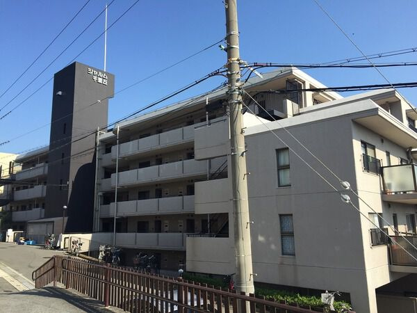 シャルム千里丘の外観
