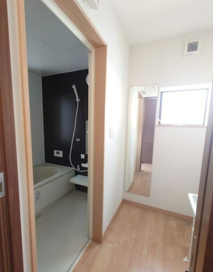 【中古】川越市的場中古住宅の独立洗面台|洗面室です