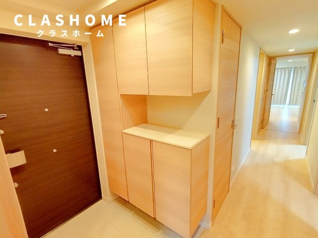 グランフォーリアの玄関|同物件の別部屋になります。