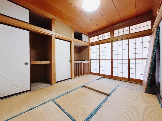 【中古戸建】高崎市後疋間町の和室|■和室｜意外と場所をとるアイロンがけや、お洗濯物を畳むときにも広々と使うことができ、ちょっと一休みしたいとき、すぐに横になれるのも魅力です♪