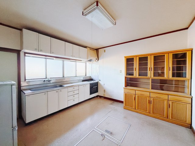 【中古戸建】高崎市後疋間町の居間・リビング|■リビング｜陽当たり良好のリビングダイニング♪賃貸では叶わなかった、お友達とのホームパーティや大音量で映画やテレビを楽しむことができます(*^^*)