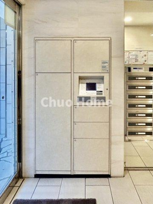 【設備】 | グラントレゾール駒形 | 【宅配ボックス】在宅時・不在時に関わらず、居住者の代わりに非対面で宅配物を受け取ってくれる便利な設備です。わかりやすくご説明致しますので見学時にはお部屋だけではなく共用部分もぜひチェックしてください。