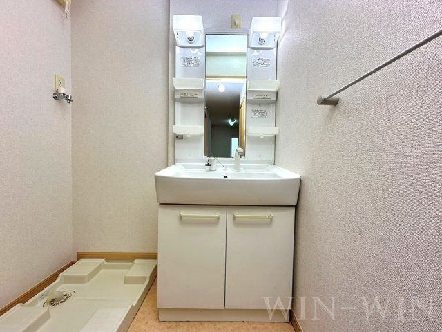 豊橋市小松町のアパートの独立洗面台|イメージ（同建物内別部屋の写真です）