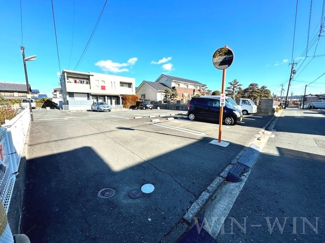 豊橋市小松町のアパートの駐車場