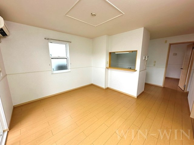 豊橋市小松町のアパートの居間・リビング|イメージ（同建物内別部屋の写真です）