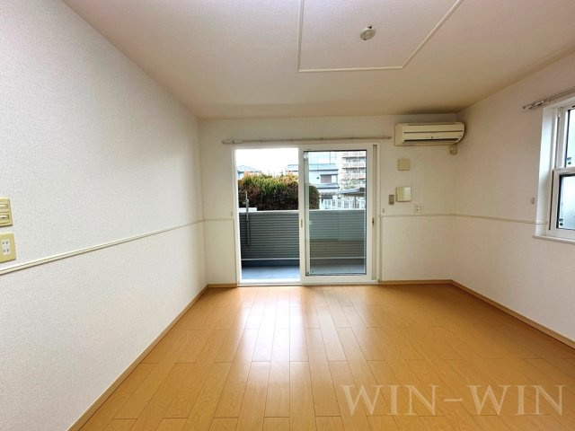 豊橋市小松町のアパートの居間・リビング|イメージ（同建物内別部屋の写真です）