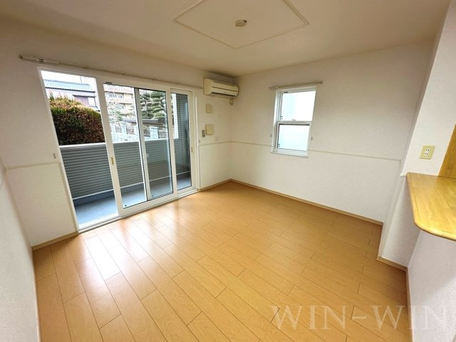 豊橋市小松町のアパートの居間・リビング|イメージ（同建物内別部屋の写真です）