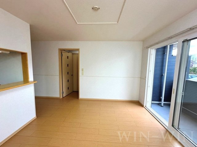 豊橋市小松町のアパートの居間・リビング|イメージ（同建物内別部屋の写真です）