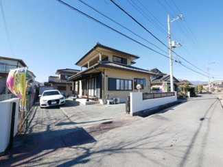 【外観】 | 甲斐市竜王 内外装一新 平成12年築中古戸建 敷地広々88坪 | 甲斐市竜王 フルリフォーム済み 平成12年築中古戸建 敷地広々88坪