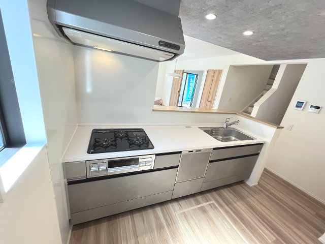 【キッチン】 | 福岡市東区奈多1丁目3期　1号棟（全1棟）【仲介手数料無料・0円】 | 施工例。施工例は完成時と異なる場合があります。