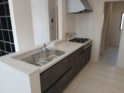 【前面道路含む現地写真】 | リーブルガーデン．S　深谷岡里第２　 | 現地前面道路（2025年12月15日）撮影