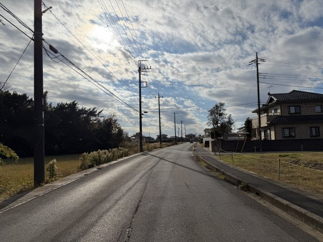 山武市島C区／建築条件付き売地の前面道路含む現地写真