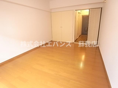 【寝室】 | 水野ビル | 開放的な寝室です