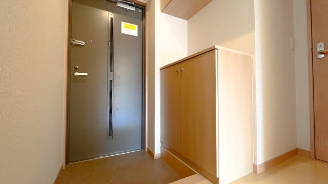 ロンド・ボヌールの玄関|※反転タイプの間取となります。