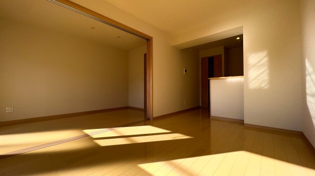 ロンド・ボヌールの居間・リビング|※反転タイプの間取となります。