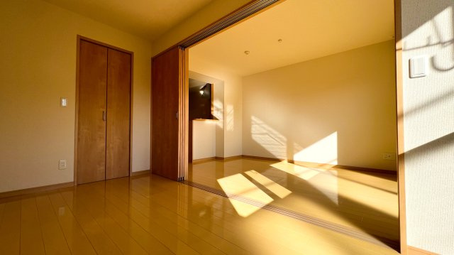 ロンド・ボヌールの洋室|※反転タイプの間取となります。