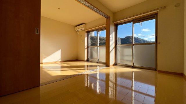 ロンド・ボヌールの洋室|※反転タイプの間取となります。