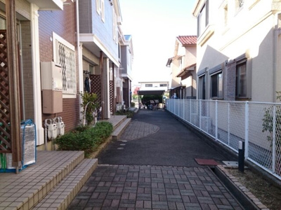 【エントランス】 | シャン・ド・フル－ルⅠ番館 | 清潔なエントランスです