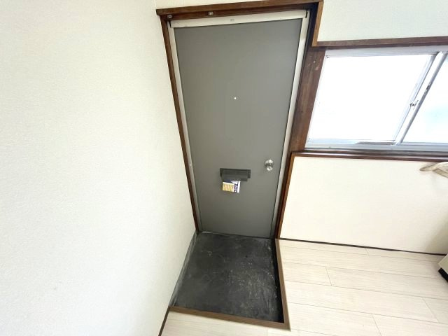 太陽マンション　西棟の玄関