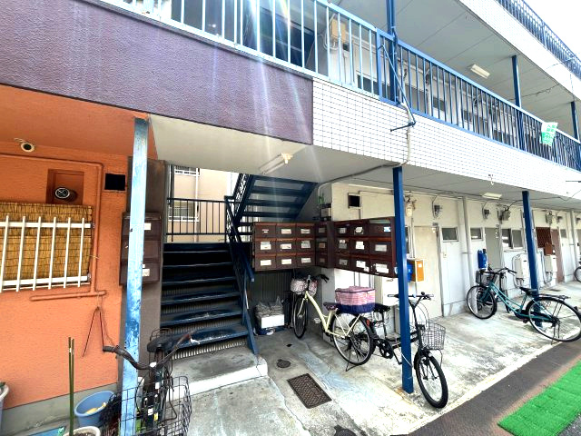 太陽マンション　西棟のエントランス