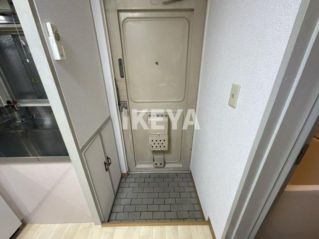 中村ビルマンションの玄関