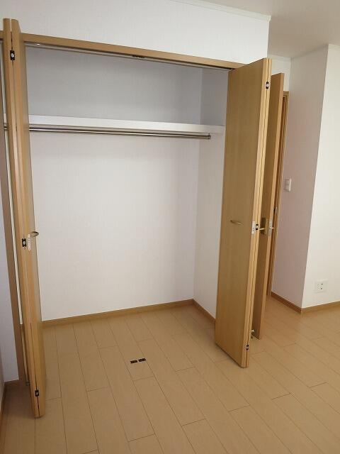 稲城市百村のアパートの収納