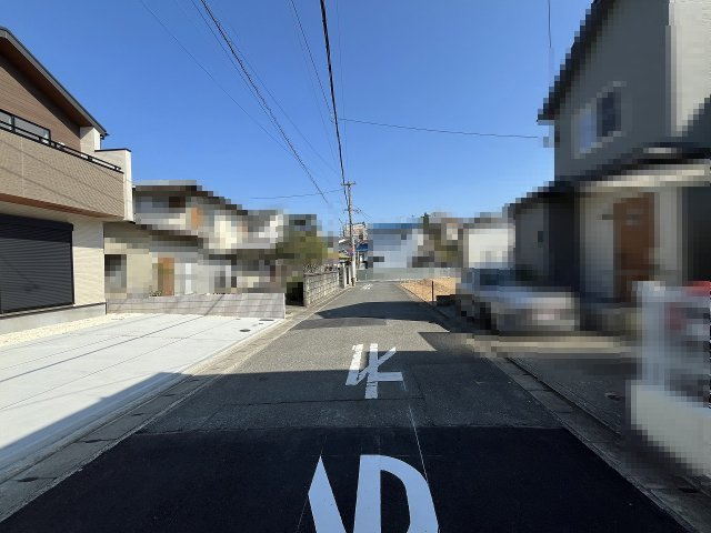 【その他】 | 福岡市南区屋形原1丁目　2号棟（全2棟）【仲介手数料無料・0円】 | 現地写真。前面道路です。