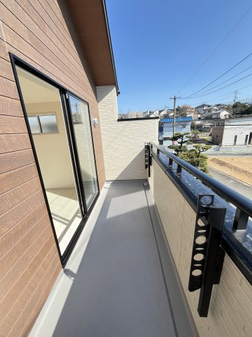 【バルコニー】 | 福岡市南区屋形原1丁目　2号棟（全2棟）【仲介手数料無料・0円】 | 施工例。施工例は完成時と異なる場合があります。