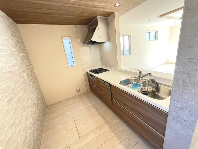 【キッチン】 | 福岡市南区屋形原1丁目　2号棟（全2棟）【仲介手数料無料・0円】 | 施工例。施工例は完成時と異なる場合があります。
