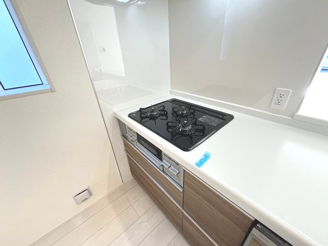 【キッチン】 | 福岡市南区屋形原1丁目　2号棟（全2棟）【仲介手数料無料・0円】 | 施工例。施工例は完成時と異なる場合があります。