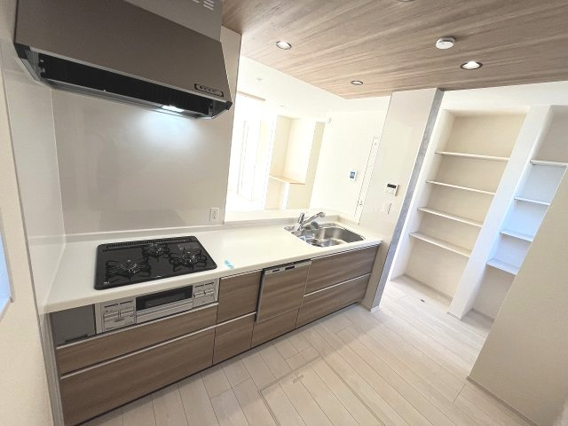 【キッチン】 | 福岡市南区屋形原1丁目　2号棟（全2棟）【仲介手数料無料・0円】 | 施工例。施工例は完成時と異なる場合があります。