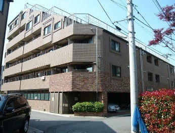 【外観】 | アヴァンティーク荻窪 | 鉄筋コンクリート造のがっちりとした建物。