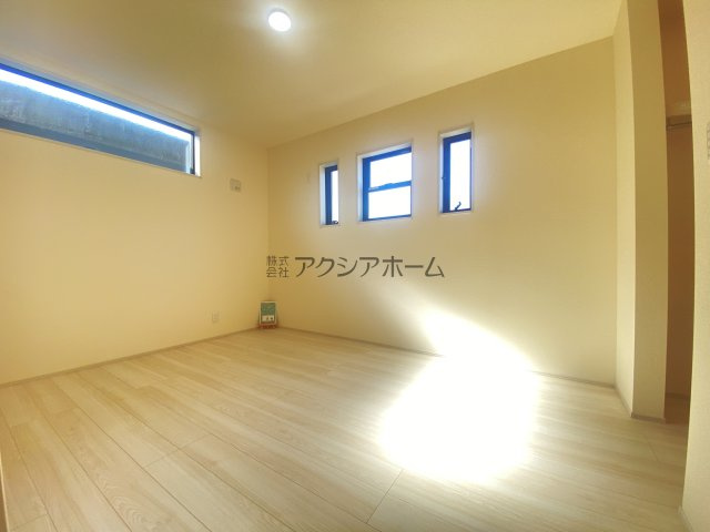 所沢市下安松・全2棟　新築一戸建　2号棟　～LDK18帖～の洋室|洋室6帖