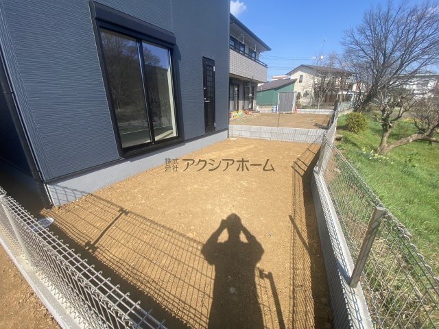 所沢市下安松・全2棟　新築一戸建　2号棟　～LDK18帖～の庭