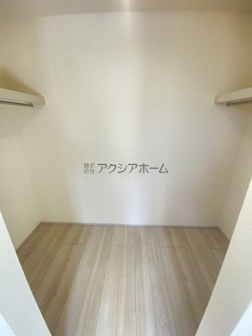 所沢市下安松・全2棟　新築一戸建　2号棟　～LDK18帖～の収納|洋室7.5帖WIC