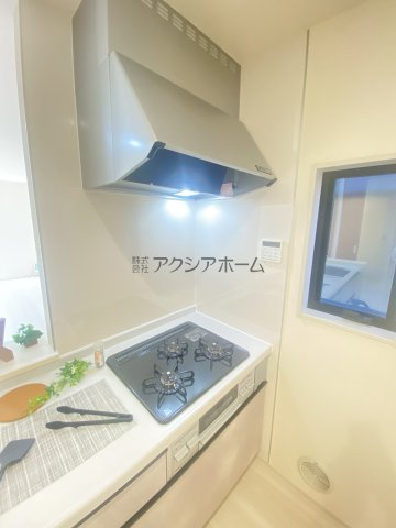 所沢市下安松・全2棟　新築一戸建　2号棟　～LDK18帖～の設備|3口ガスコンロ