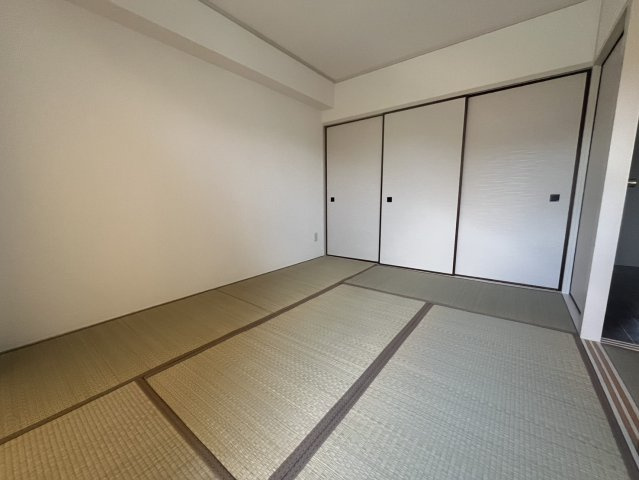 マルヤマハイツの和室|明るい和室です