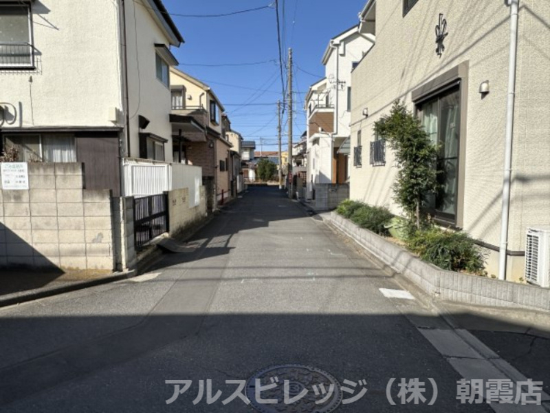 朝霞市宮戸3丁目　戸建の前面道路含む現地写真