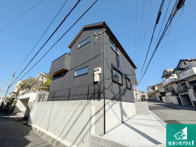 神戸市垂水区塩屋台　新築一戸建ての前面道路含む現地写真|周辺は閑静な住宅街！前面道路広々で車の出し入れも便利です。駐車が苦手な方でも安心して車庫入れできます！