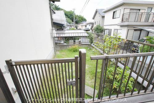 新高田１丁目　貸家の庭